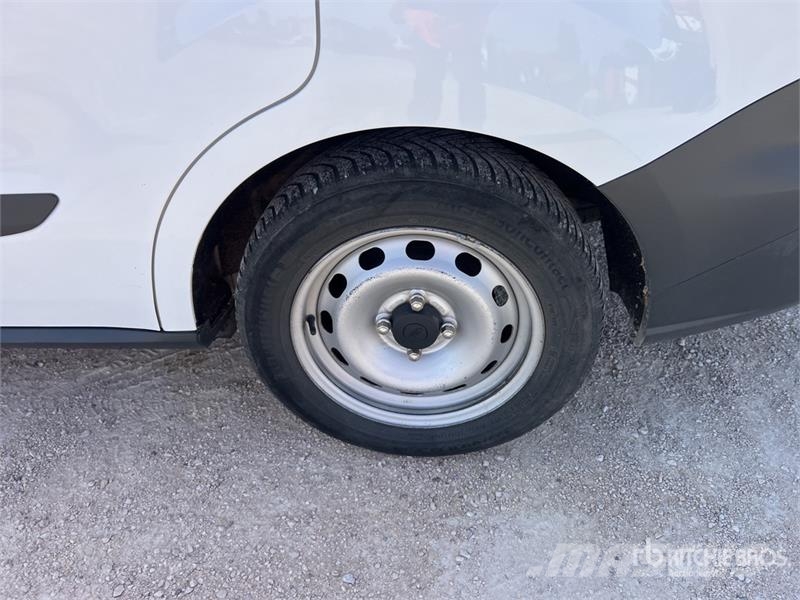 Ford Transit Courier Vehicule Utilitaire Cargo Van Transporterek