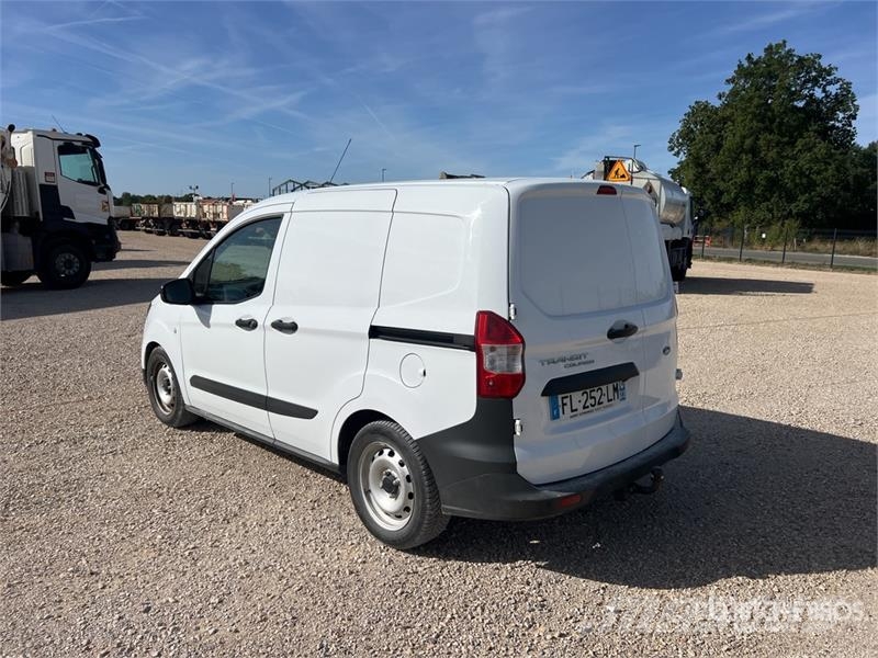 Ford Transit Courier Vehicule Utilitaire Cargo Van Transporterek