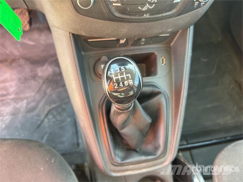 Ford Transit Courier Vehicule Utilitaire Cargo Van Transporterek