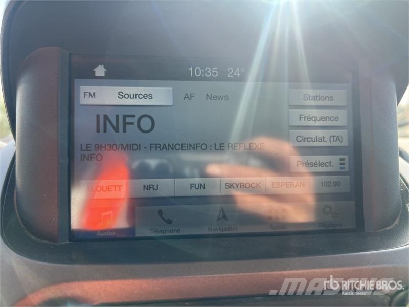 Ford Transit Courier Vehicule Utilitaire Cargo Van Transporterek