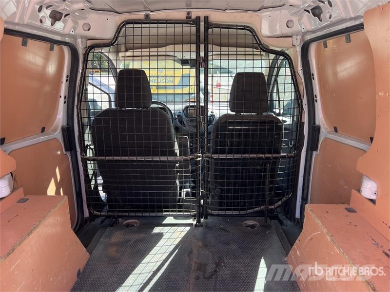 Ford Transit Courier Vehicule Utilitaire Cargo Van Transporterek