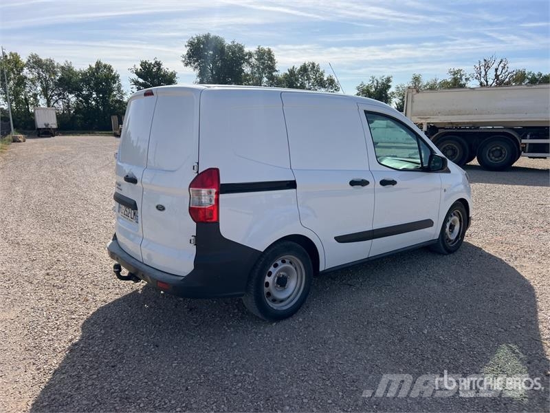Ford Transit Courier Vehicule Utilitaire Cargo Van Transporterek