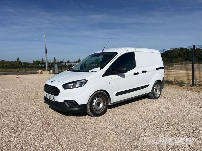Ford Transit Courier Vehicule Utilitaire Cargo Van Transporterek