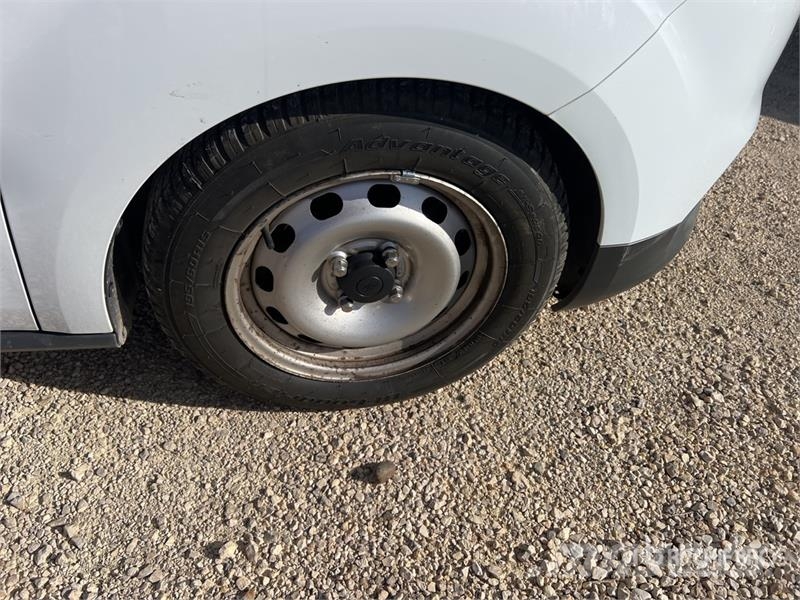 Ford Transit Courier Vehicule Utilitaire Cargo Van Transporterek