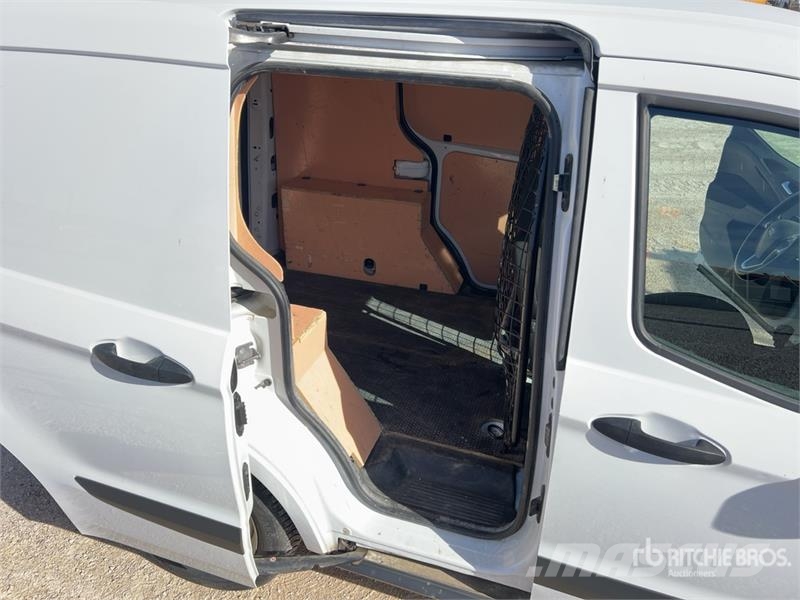 Ford Transit Courier Vehicule Utilitaire Cargo Van Transporterek