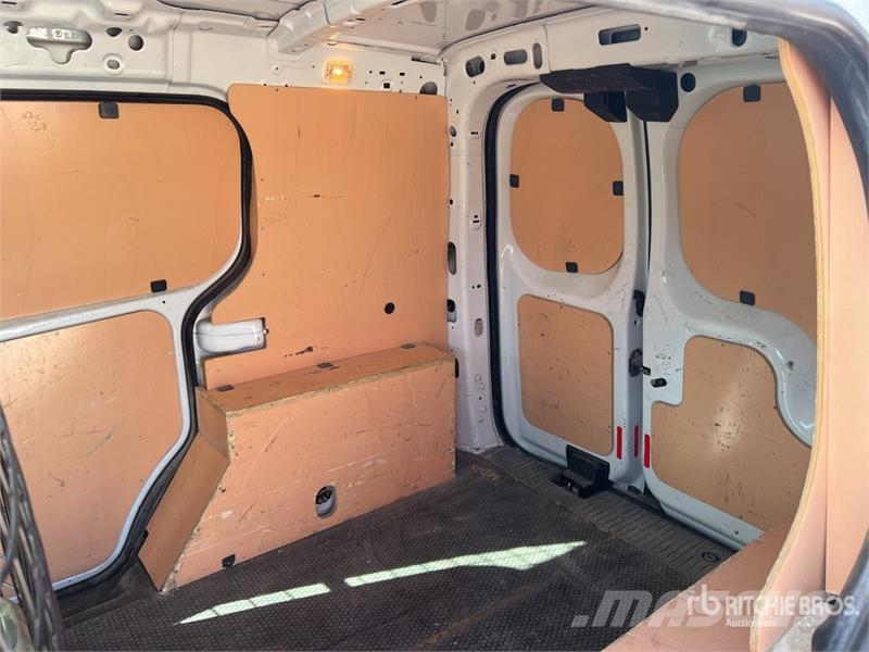 Ford Transit Courier Vehicule Utilitaire Cargo Van Transporterek