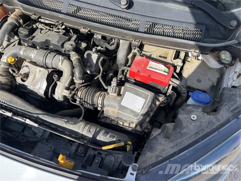 Ford Transit Courier Vehicule Utilitaire Cargo Van Transporterek