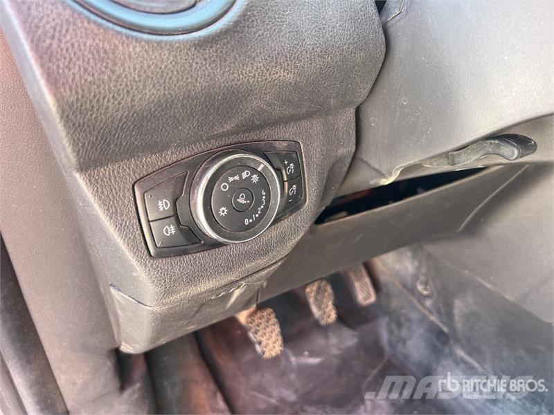 Ford Transit Courier Vehicule Utilitaire Cargo Van Transporterek