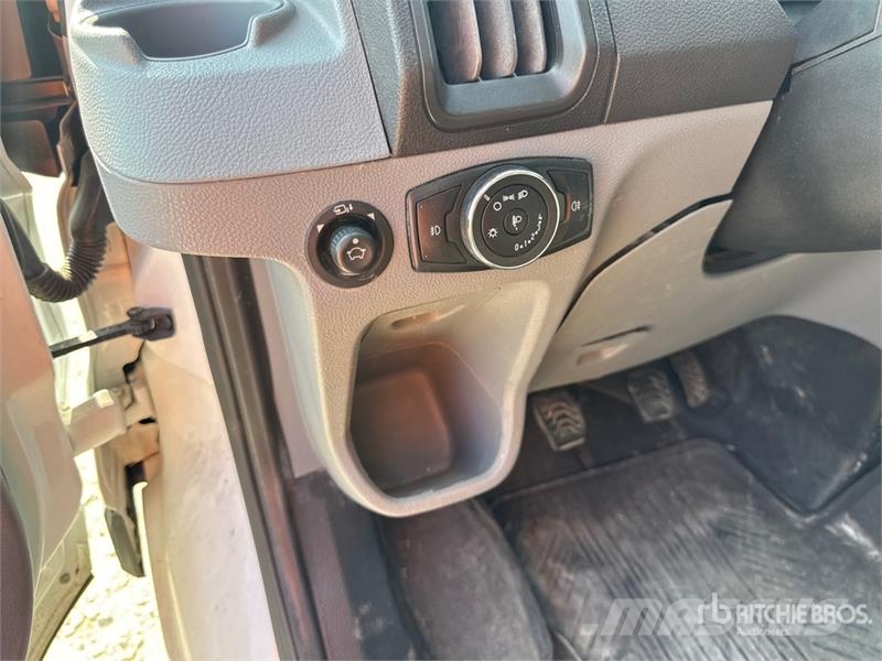 Ford Transit Crew Cab Flatbed Truck Kamioni sa otvorenim sandukom