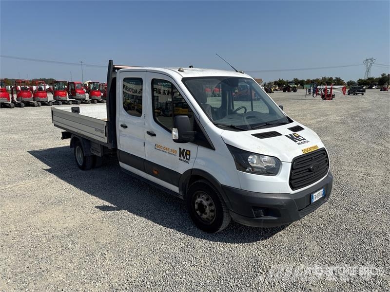 Ford Transit Crew Cab Flatbed Truck Valníky/Sklápěcí bočnice