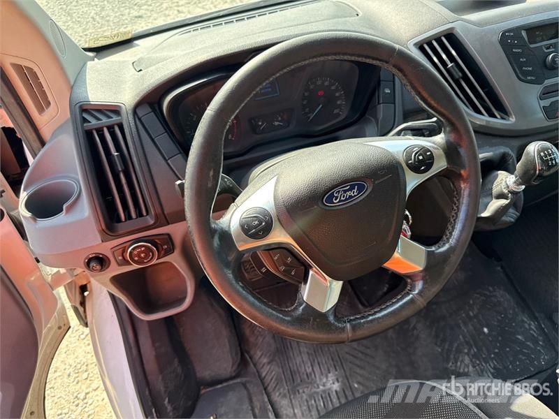 Ford Transit Crew Cab Flatbed Truck Kamioni sa otvorenim sandukom
