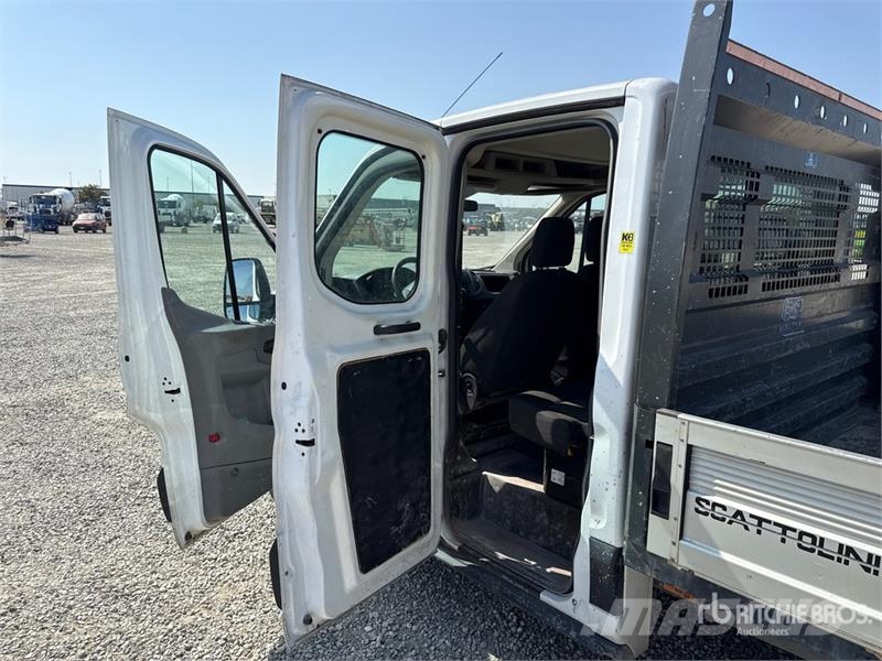 Ford Transit Crew Cab Flatbed Truck Valníky/Sklápěcí bočnice