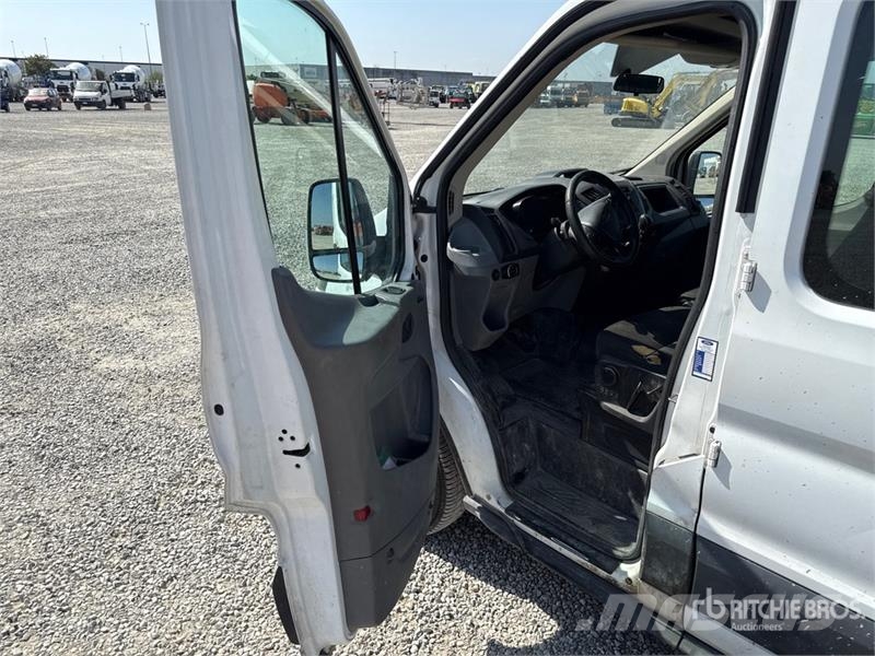 Ford Transit Crew Cab Flatbed Truck Valníky/Sklápěcí bočnice