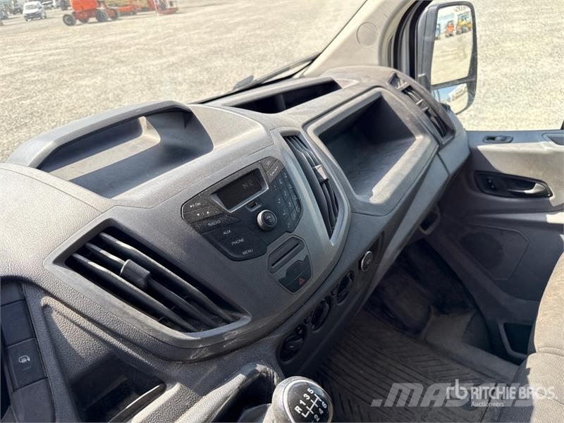 Ford Transit Crew Cab Flatbed Truck Valníky/Sklápěcí bočnice