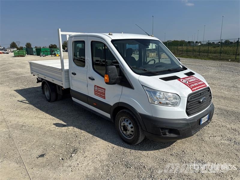 Ford Transit Crew Cab Flatbed Truck Kamioni sa otvorenim sandukom