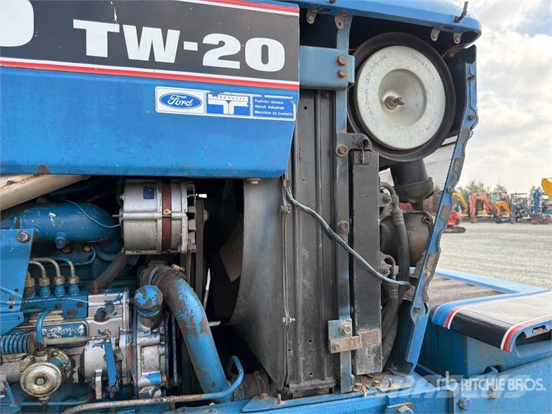 Ford TW 20 4WD Tractor Traktori