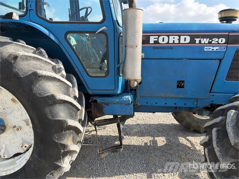Ford TW 20 4WD Tractor Traktori