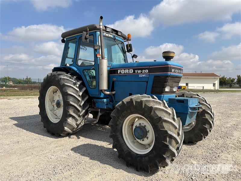 Ford TW 20 4WD Tractor Traktori