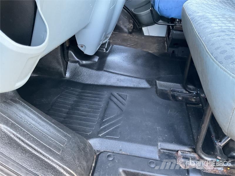 Ford Versalift ET 30 NEXS 200 kg on  Ford Transit 4x2 B Kamioni sa kranom