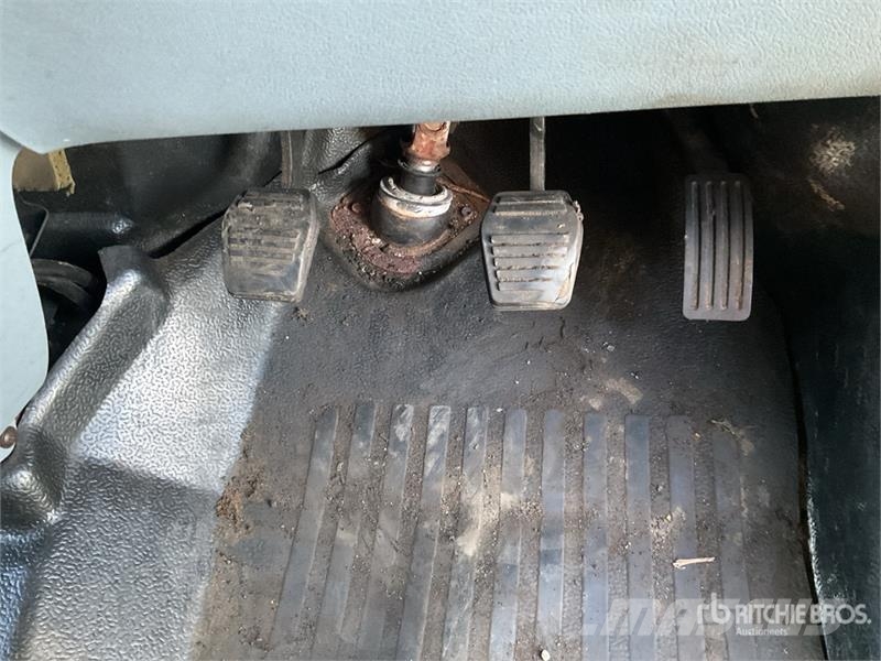 Ford Versalift ET 30 NEXS 200 kg on  Ford Transit 4x2 B Kamioni sa kranom