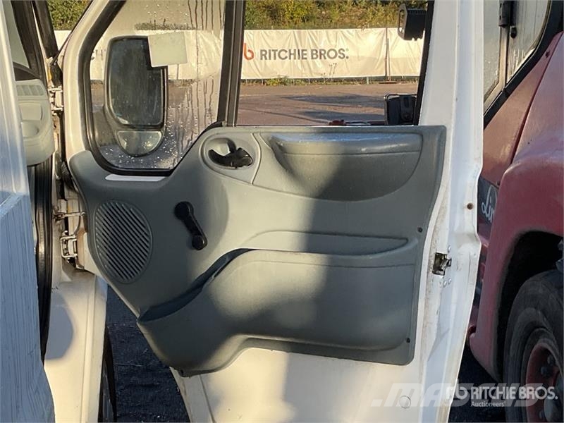 Ford Versalift ET 30 NEXS 200 kg on  Ford Transit 4x2 B Kamioni sa kranom