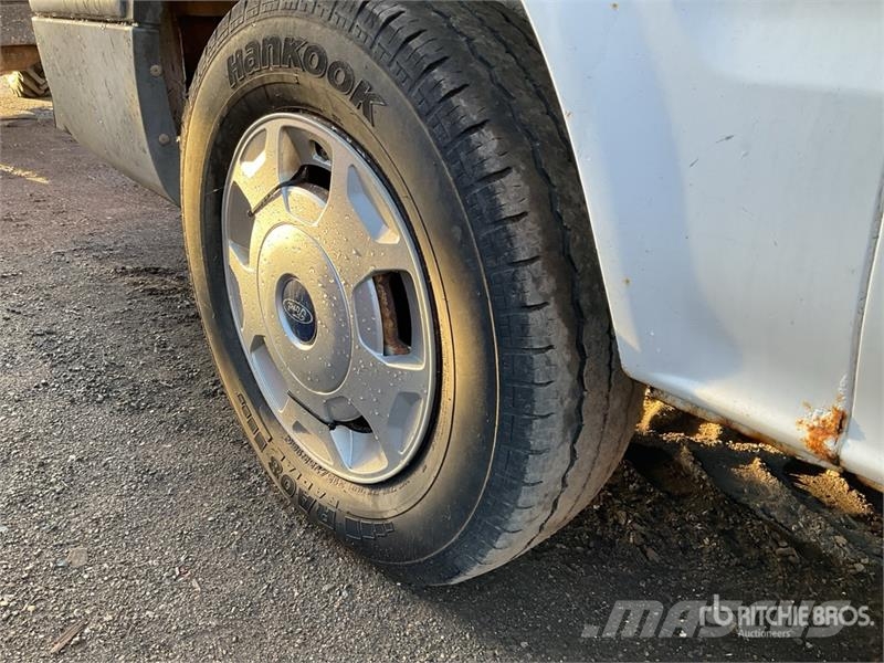 Ford Versalift ET 30 NEXS 200 kg on  Ford Transit 4x2 B Kamioni sa kranom