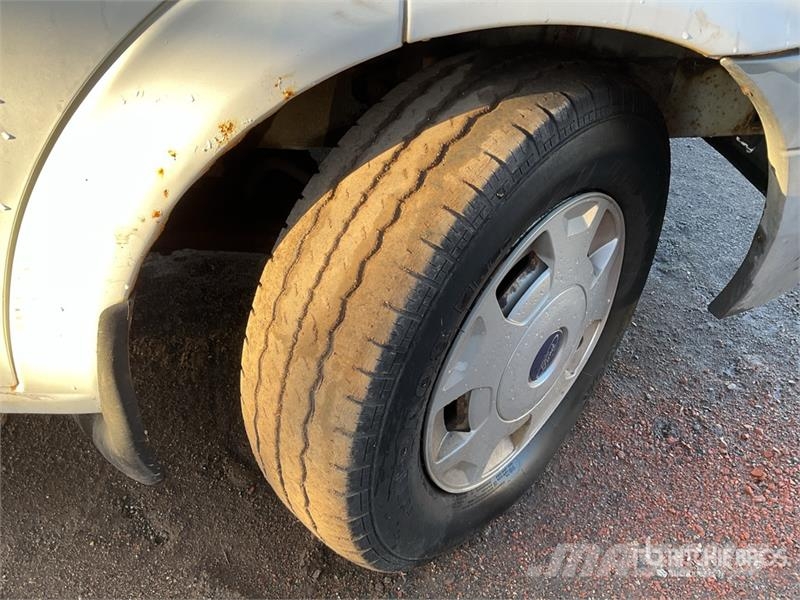 Ford Versalift ET 30 NEXS 200 kg on  Ford Transit 4x2 B Kamioni sa kranom