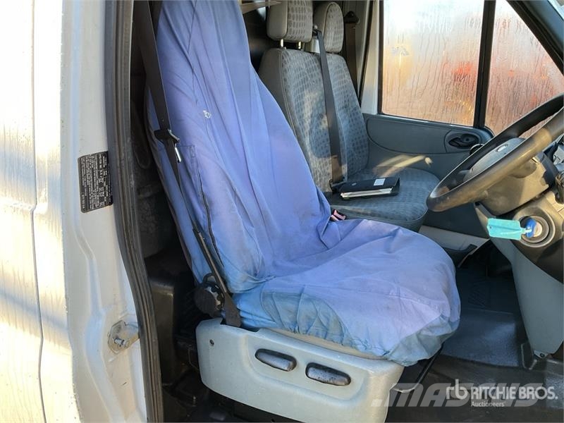 Ford Versalift ET 30 NEXS 200 kg on  Ford Transit 4x2 B Kamioni sa kranom