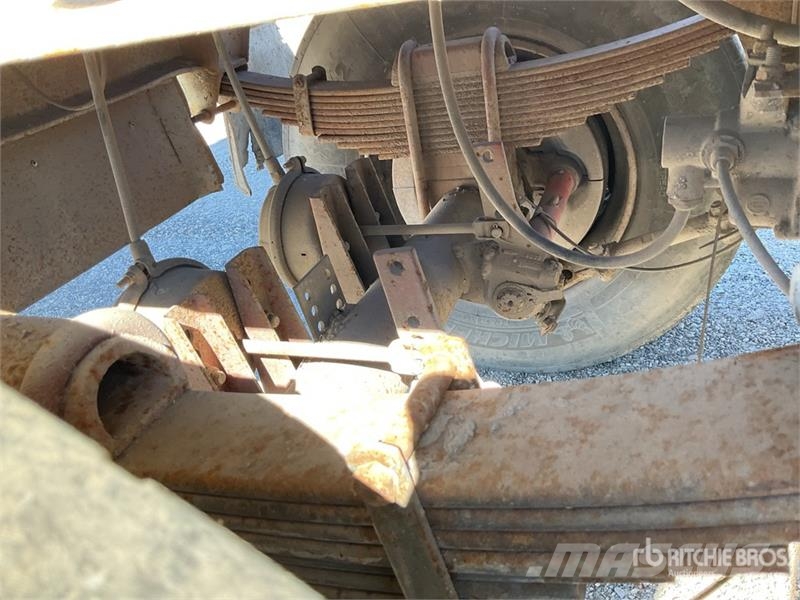 Fruehauf DF33C12NLA T/A Semi-Remorque Benne 2 Essieux End D Remorque benne