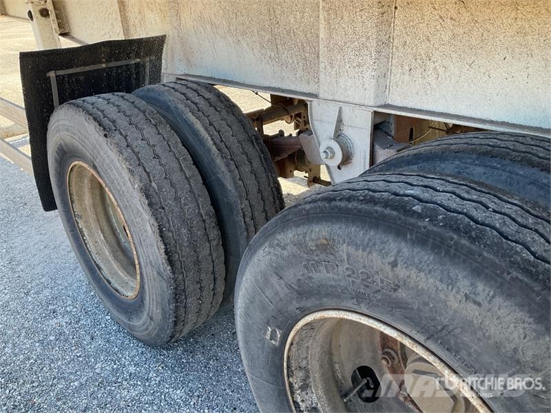 Fruehauf DF33C12NLA T/A Semi-Remorque Benne 2 Essieux End D Remorque benne