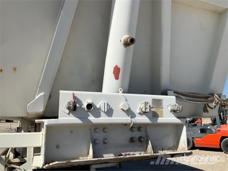 Fruehauf DF33C12NLA T/A Semi-Remorque Benne 2 Essieux End D Remorque benne