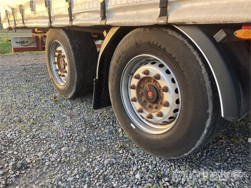 Fruehauf T/A Drawbar Curtain Side Semi-Trailer Andere Anhänger