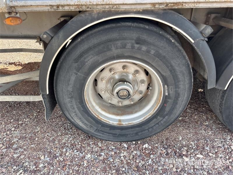 Fruehauf Tx34 13.60 m Tri/A Semi Remorque Plateau 3 Essieux Remorque ridelle