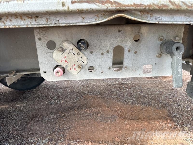 Fruehauf Tx34 13.60 m Tri/A Semi Remorque Plateau 3 Essieux Remorque ridelle