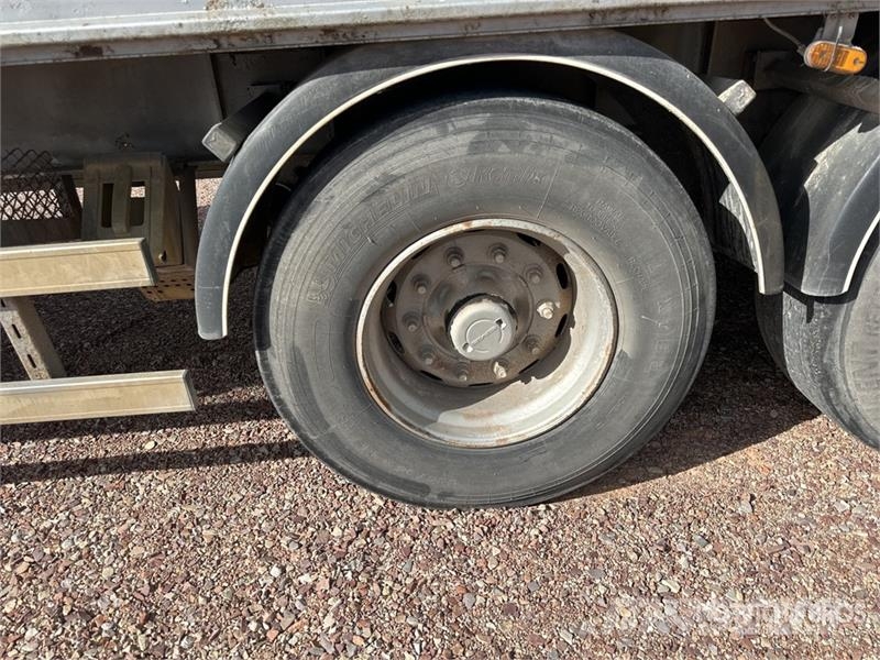 Fruehauf Tx34 13.60 m Tri/A Semi Remorque Plateau 3 Essieux Remorque ridelle