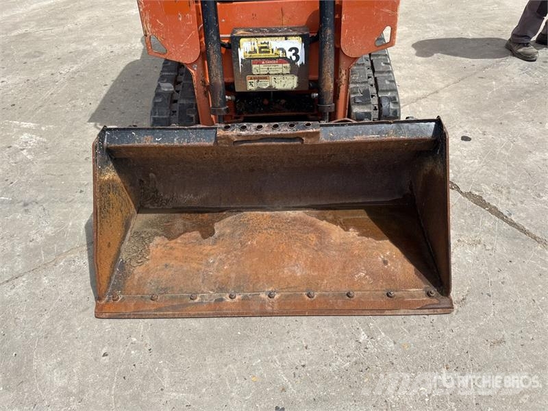 Gehl RT105 Chargeuse Compacte Sur Chenilles Compact Tra Skid steer mini utovarivači