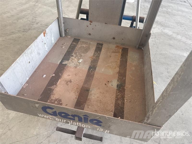 Genie AWP30SDC Vertical Mast Lift Personenaufzüge