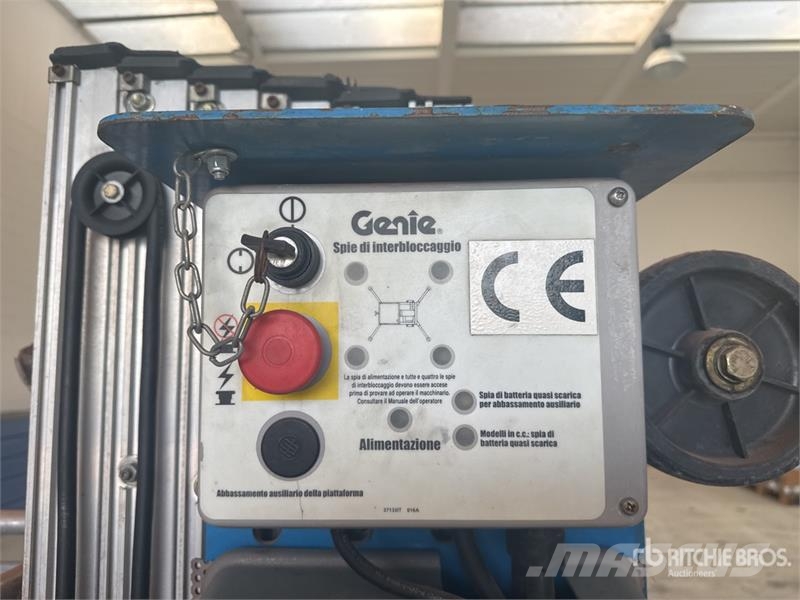 Genie AWP30SDC Vertical Mast Lift Personenaufzüge