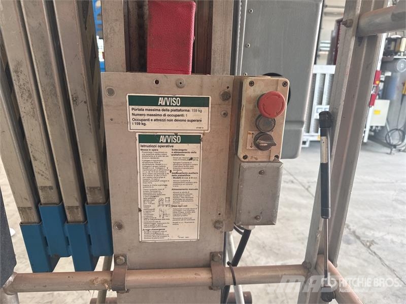 Genie AWP30SDC Vertical Mast Lift Personenaufzüge