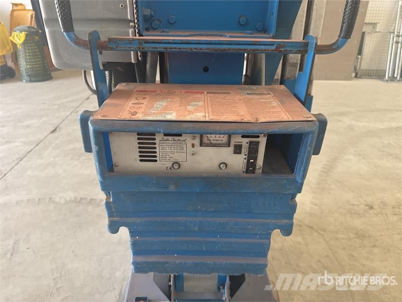 Genie AWP30SDC Vertical Mast Lift Personenaufzüge