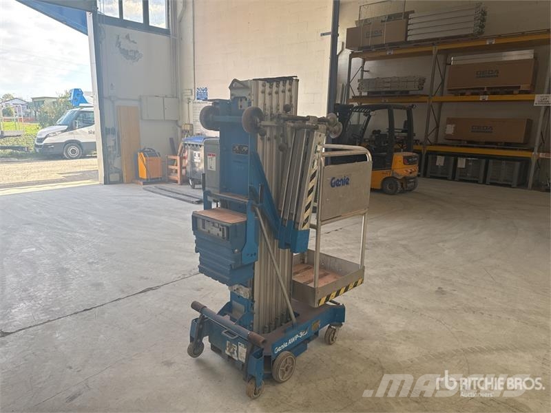 Genie AWP30SDC Vertical Mast Lift Personenaufzüge