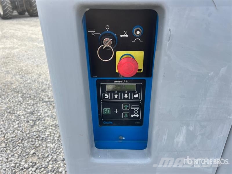 Genie GR15 Vertical Mast Lift Used Personnel lifts and access elevators