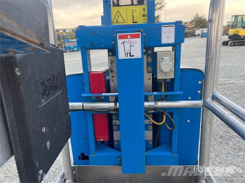 Genie GR15 Vertical Mast Lift Used Personnel lifts and access elevators
