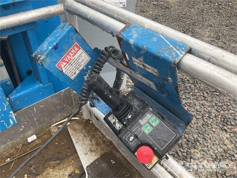 Genie GR15 Vertical Mast Lift (Inoperable) رافعات السارية الرأسية