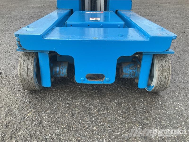 Genie GR15 Vertical Mast Lift رافعات السارية الرأسية
