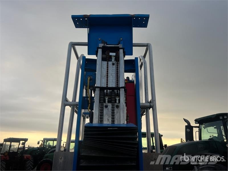 Genie GR15 Vertical Mast Lift Used Personnel lifts and access elevators