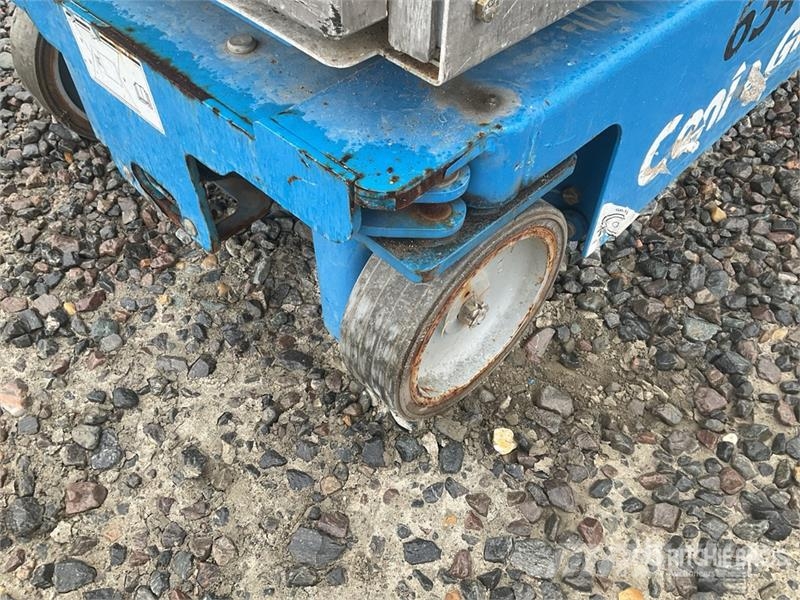 Genie GR15 Vertical Mast Lift (Inoperable) رافعات السارية الرأسية