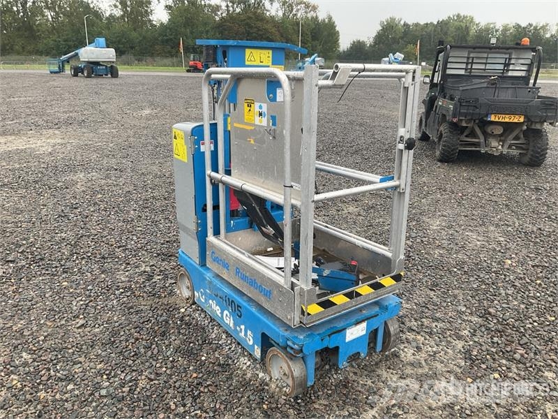 Genie GR15 Vertical Mast Lift (Inoperable) رافعات السارية الرأسية