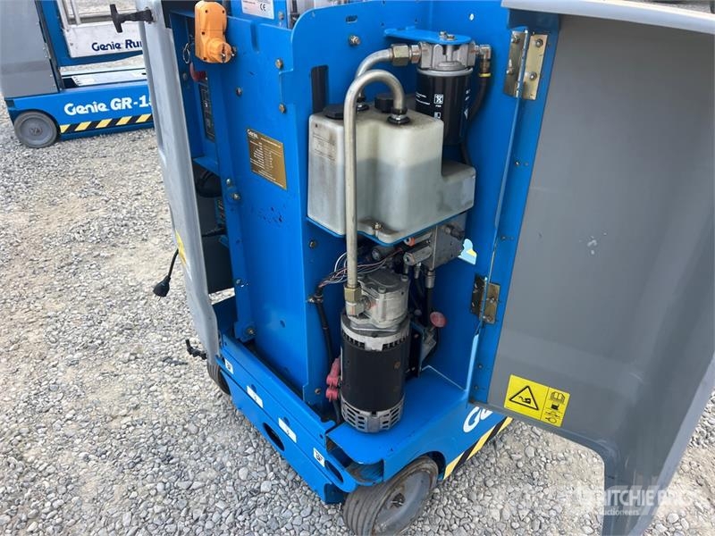 Genie GR15 Vertical Mast Lift Used Personnel lifts and access elevators