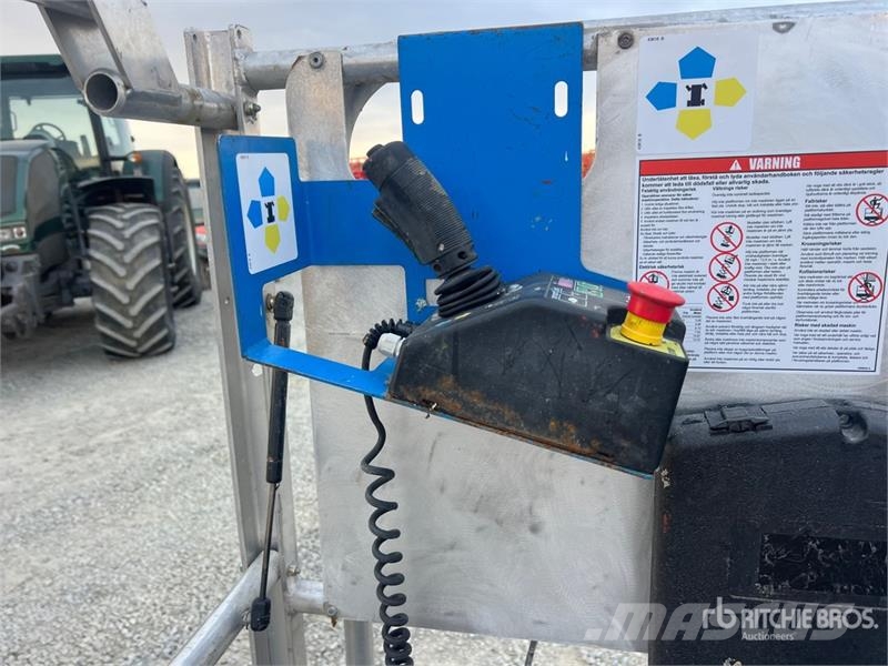 Genie GR15 Vertical Mast Lift Used Personnel lifts and access elevators